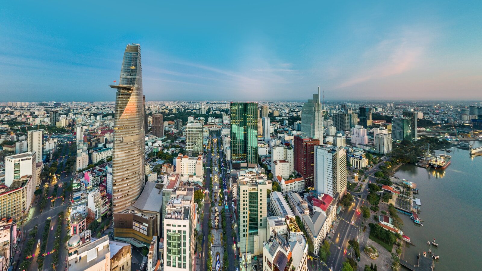 Skyline di Ho Chi Minh City al tramonto